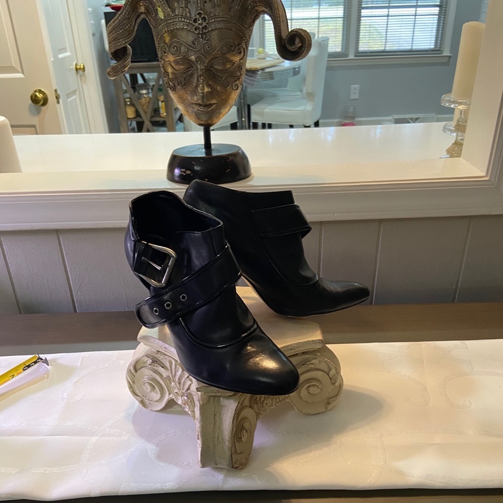 Nine West booties. Very High heel 4”. Black